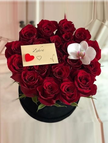 Kutu dolusu Gül ve Orkide Kandili