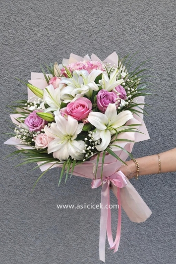 Elegant Lilyum Buketi