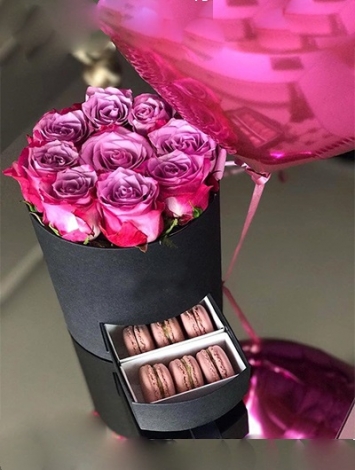 Özel Kutuda Renkli İthal Güller ve Makaronlar