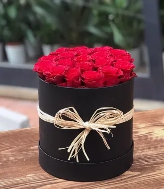 Kutuda 21 Kırmızı Gül